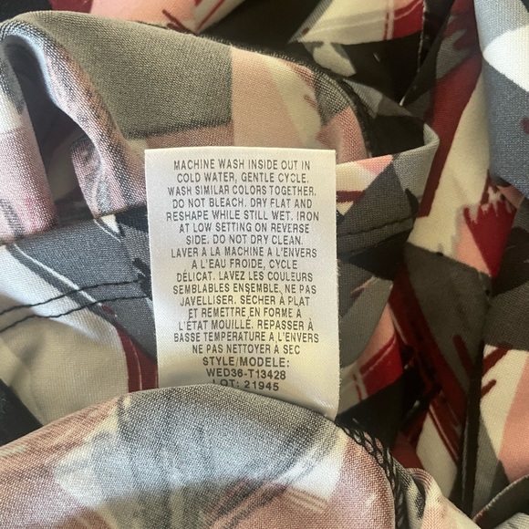 Ricki's NWOT Multicolor Abstract V-Neck Blouse - Picture 7 of 8